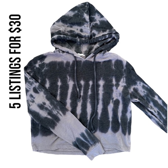 Crop tie dye hoodie 
Size small 
Included in mix and Match 5 listings for $30 - Picture 2 of 7